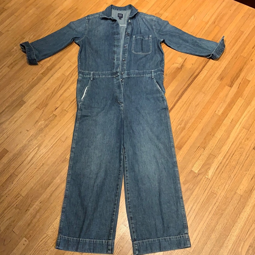 GAP DENIM JUMPSUIT SIZE 6 BRAND NEW!!!